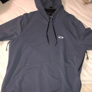Oakley men’s large light hoodie